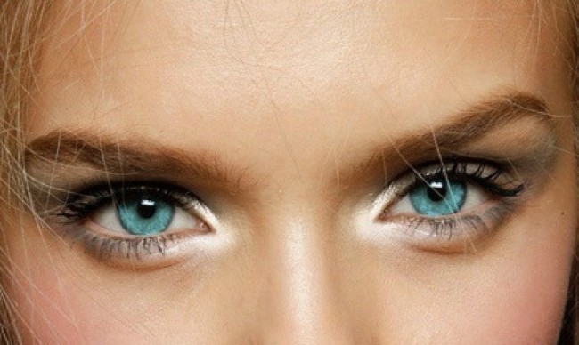 3. How to make blue eyes pop with auburn hair - wide 9