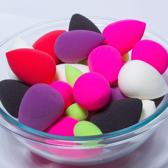 7 Tips for Using a Beautyblender Correctly 