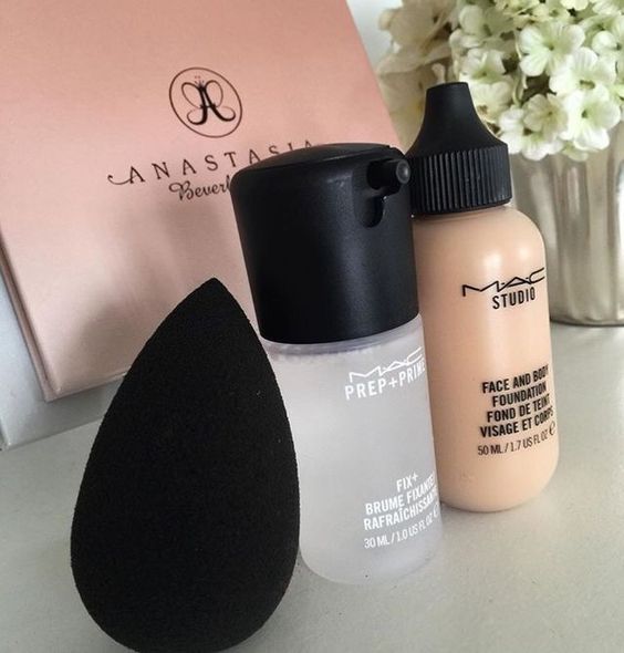 7 Tips for Using a Beautyblender Correctly 