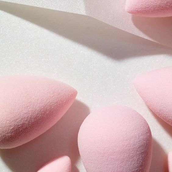 7 Tips for Using a Beautyblender Correctly 