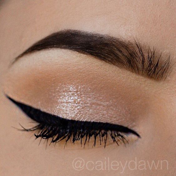 7 Tips for Wearing Liquid Eyeliner