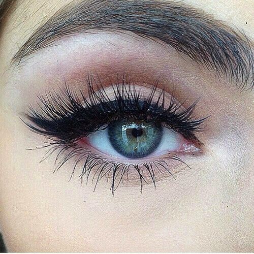 7 Tips for Wearing Liquid Eyeliner