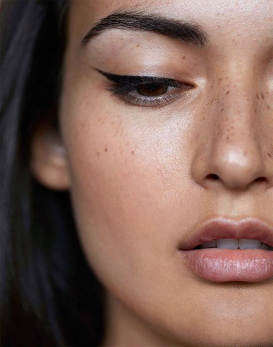 7 Tips for Wearing Liquid Eyeliner