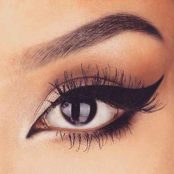 7 Tips for Wearing Liquid Eyeliner