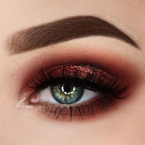 How to Even Out Oily Eyelids  