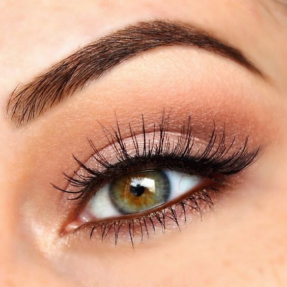How to Even Out Oily Eyelids  