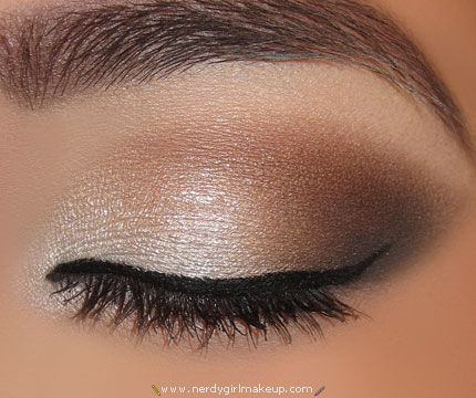 How to Even Out Oily Eyelids  