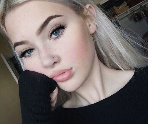 How to Pull Off Fake Freckles