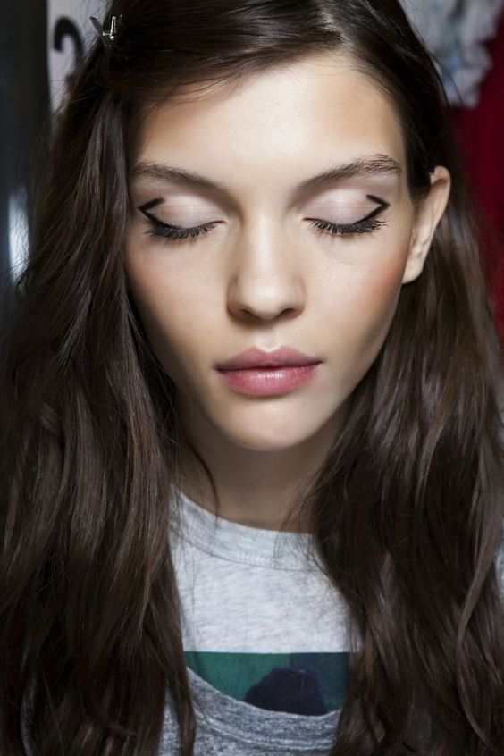 How to Wear Negative Space Eyeliner