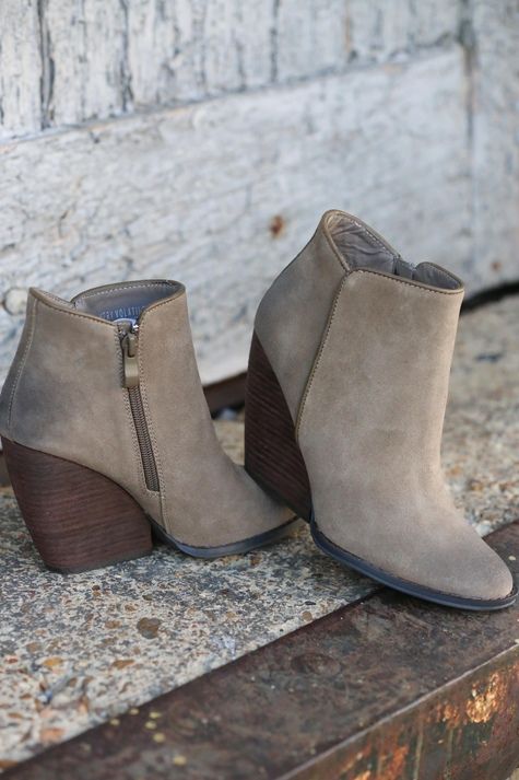 7 Tips to Rock Ankle Boots