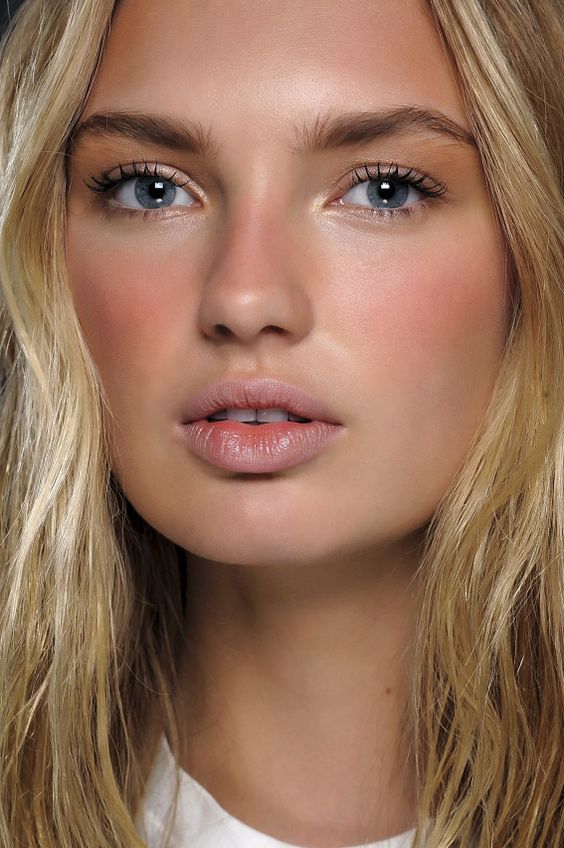 How to Look Gorgeous Without Makeup