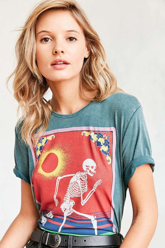 Fashionista Teach You How to Rock a Graphic Tee in 7 Ways