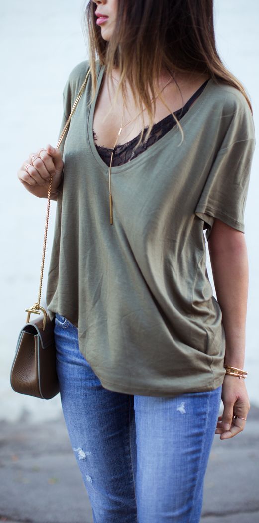 7 Tips on How to Wear a Basic Tee - Fashionable Simple T-Shirts