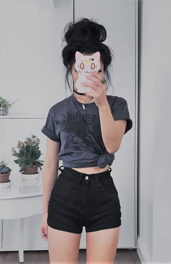 7 Tips on How to Wear a Basic Tee - Fashionable Simple T-Shirts