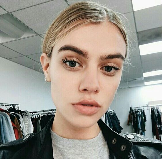 How to Create Natural-Looking Brows