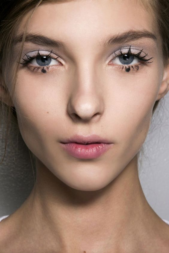 How to Pull off Doll Lashes How to Pull off Doll Lashes