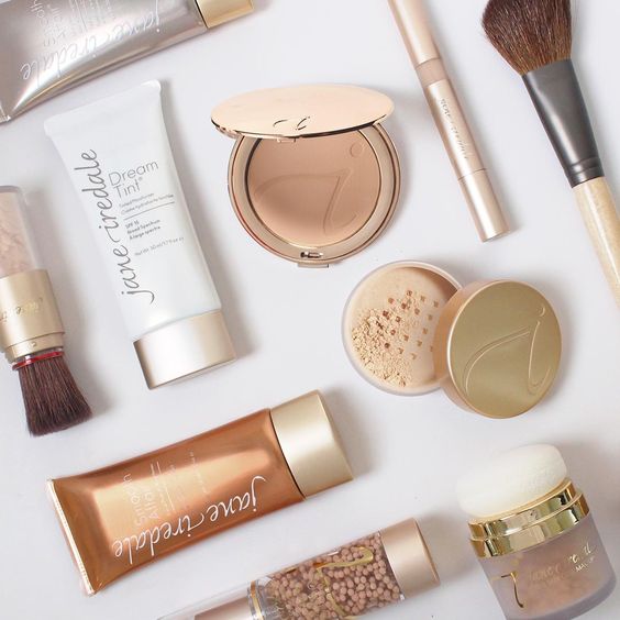If you're looking to make lifestyle changes in 2017, start with your makeup. Learn more about the jane iredale difference.