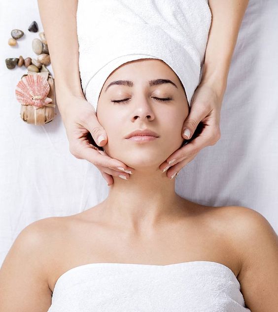7 Simple Steps To Do A Facial Massage At Home