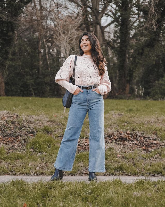 How to Wear Flare Jeans & Look Great!