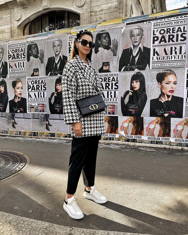 How to Wear White Sneakers: Styling Tips & Outfit Ideas (Feamle)