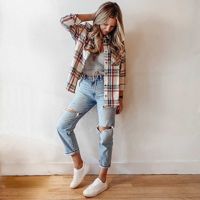 How to Wear White Sneakers: Styling Tips & Outfit Ideas (Feamle)