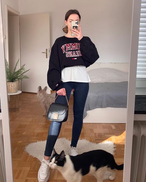How to Wear White Sneakers: Styling Tips & Outfit Ideas (Feamle)