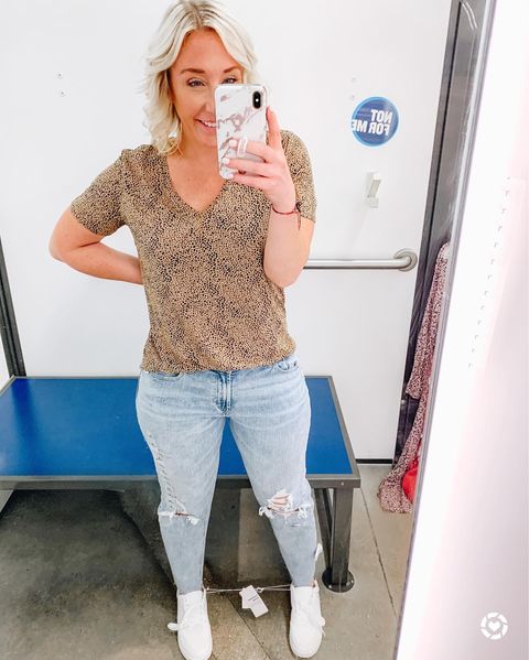 How to Wear White Sneakers: Styling Tips & Outfit Ideas (Feamle)