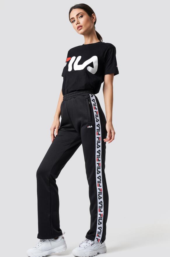 What To Wear With Fila Disruptors - Outfit Ideas For Women With Fila ...