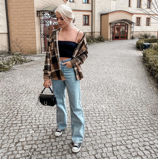 How to Style Baggy Jeans in Super-Cool Slouchy & Chic Outfits