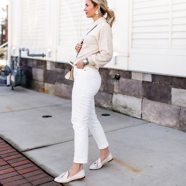 How to Wear White Jeans with This Season\'s Top New Fashion Trends How to Wear White Jeans with This Season\'s Top New Fashion Trends