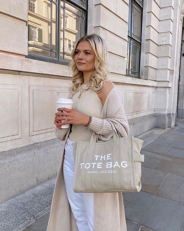 How to Wear White Jeans with This Season\'s Top New Fashion Trends How to Wear White Jeans with This Season\'s Top New Fashion Trends
