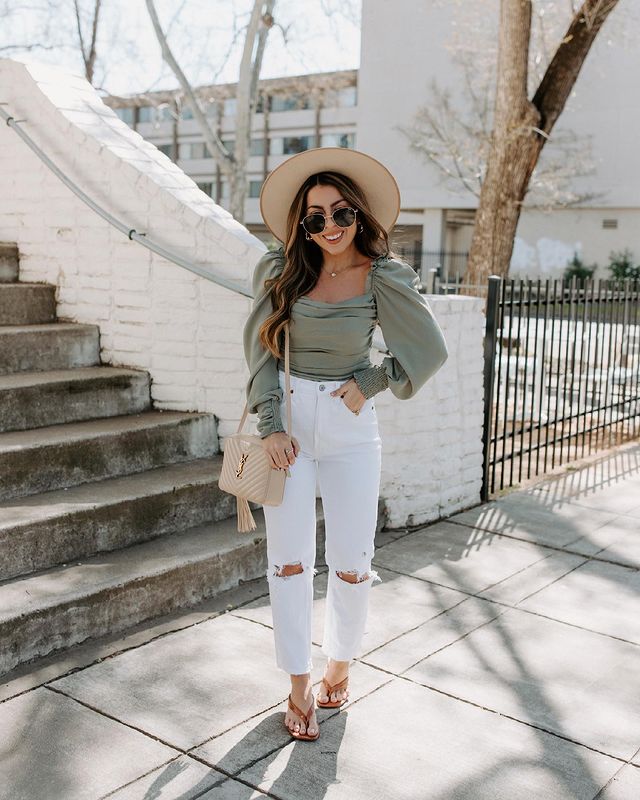 How to Wear White Jeans with This Season\'s Top New Fashion Trends How to Wear White Jeans with This Season\'s Top New Fashion Trends