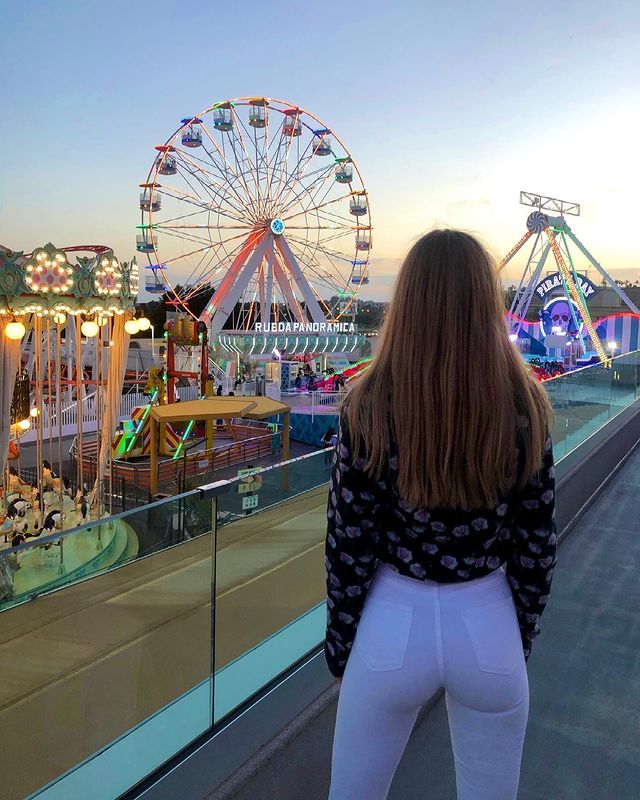 How to Wear White Jeans with This Season\'s Top New Fashion Trends How to Wear White Jeans with This Season\'s Top New Fashion Trends