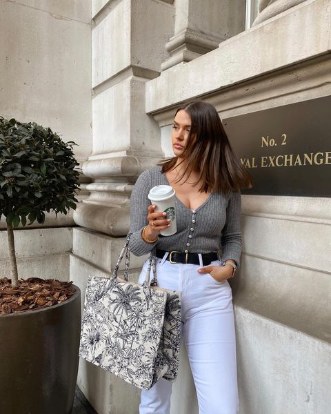 How to Wear White Jeans with This Season\'s Top New Fashion Trends How to Wear White Jeans with This Season\'s Top New Fashion Trends