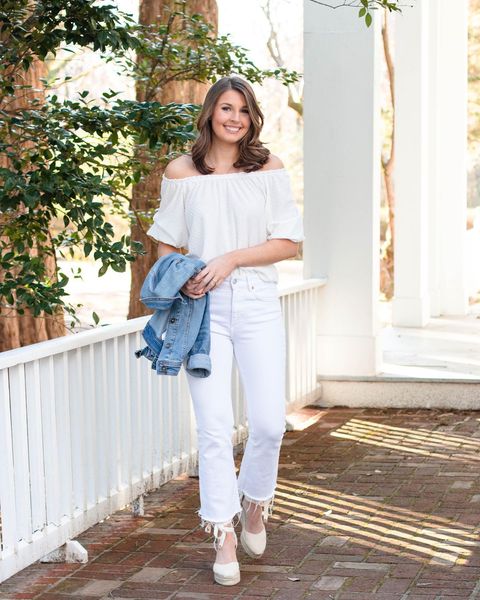 How to Wear White Jeans with This Season\'s Top New Fashion Trends How to Wear White Jeans with This Season\'s Top New Fashion Trends