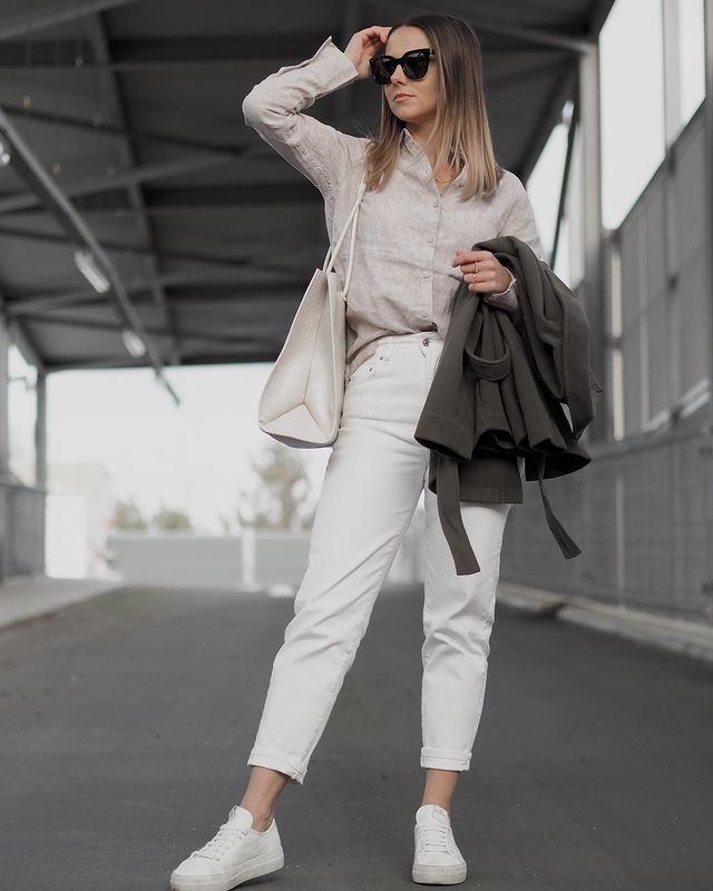How to Wear White Jeans with This Season\'s Top New Fashion Trends How to Wear White Jeans with This Season\'s Top New Fashion Trends