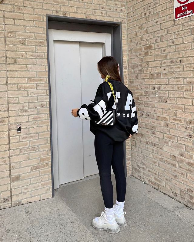 How to Wear Joggers (Women\'s Style Guide): 25 Jogger Pants Outfit ideas