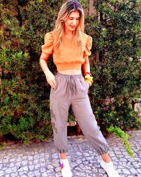How to Wear Joggers (Women\'s Style Guide): 25 Jogger Pants Outfit ideas