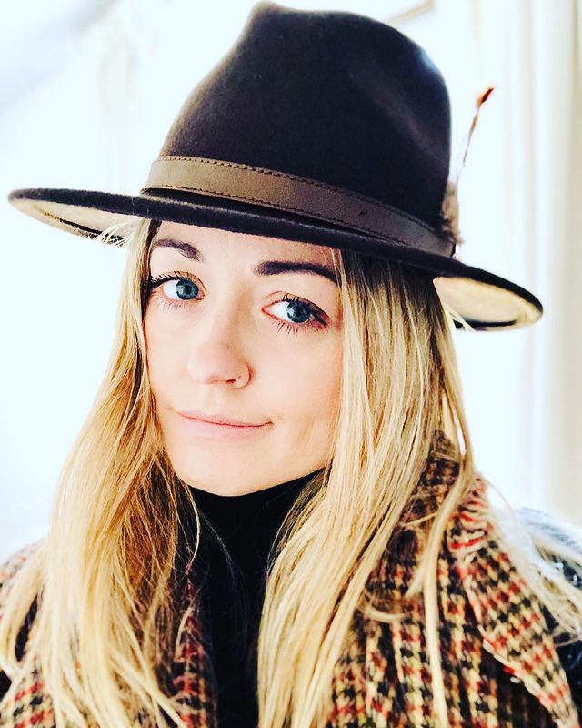 How To Style A Fedora Hat: Outfits For Women With Fedora Hat