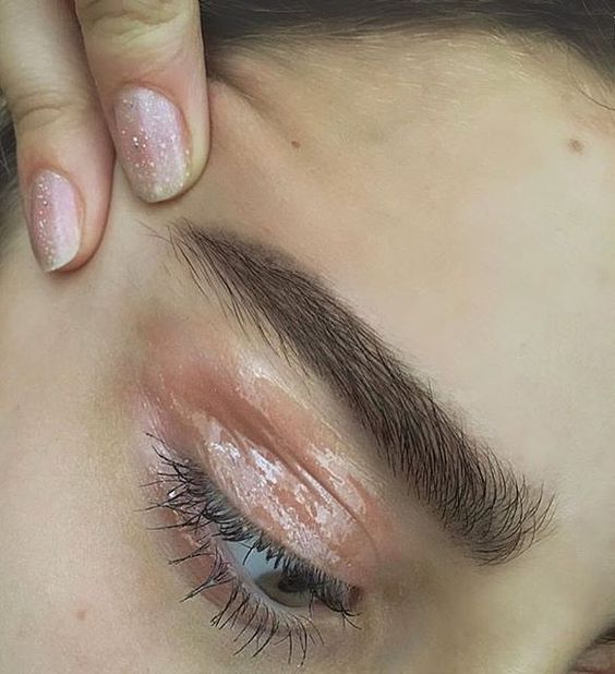 How to Rock Glossy Eyelids How to Rock Glossy Eyelids