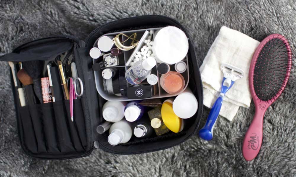 16 Best Makeup Bags of 2022, According to Women Who Travel Often | Glamour