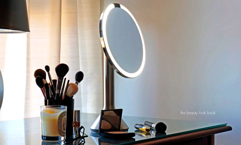 8 Best Lighted Makeup Mirrors 2024 Makeup Mirrors for Pro & Beginners