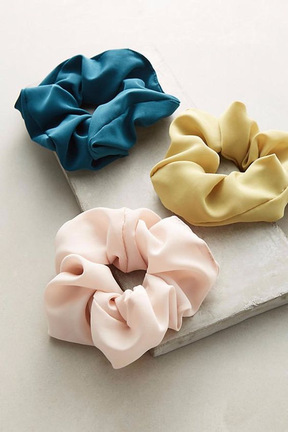 The '90s are Back, and So Are Scrunchies â Here's How to Make Them Look Chic