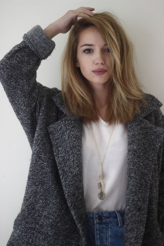 The most versatile haircuts you can get is the shoulder length hairstyles. In a couple of minutes you can style your hair from elegant to playful. Also, the layers which is put in the best parts of your hair by your stylist would balance out the shape of your face. It doesn’t matter what your