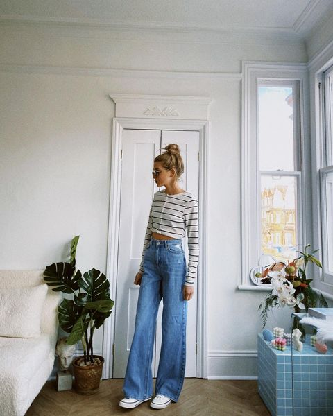 Cách phối đồ với quần jeans rộng thoải mái và thời thượng