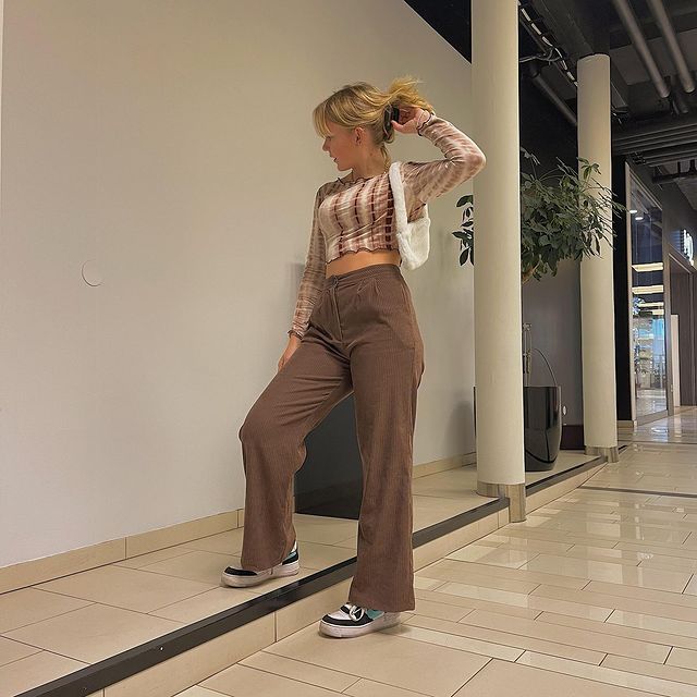 How to Style Brown Pants - 30 Outfit Ideas for Women with Brown Pants ...