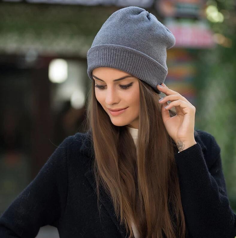 19 Ways to Wear Fisherman Beanie Hats & Look Fantastic 13 The baggy beanie