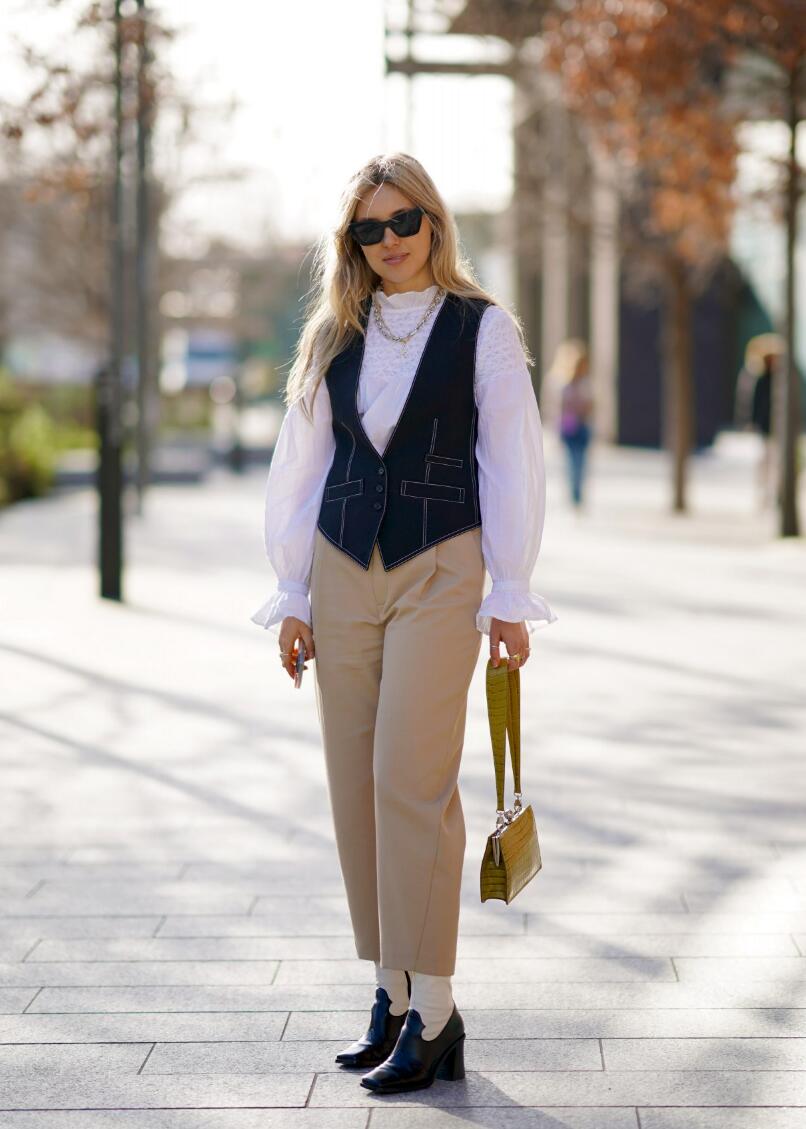 beige pants outfit ideas What to Wear with Khaki Pants: 20 Khaki Pants Outfit Ideas for Women