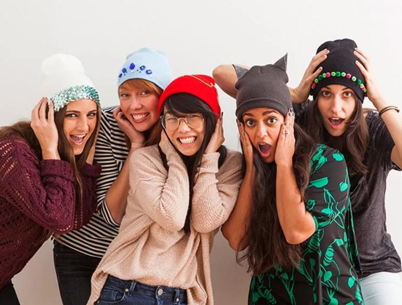 19 Ways to Wear Fisherman Beanie Hats & Look Fantastic 15 decorated beanie hat