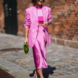 barbiecore aesthetic outfit ideas for women over 40